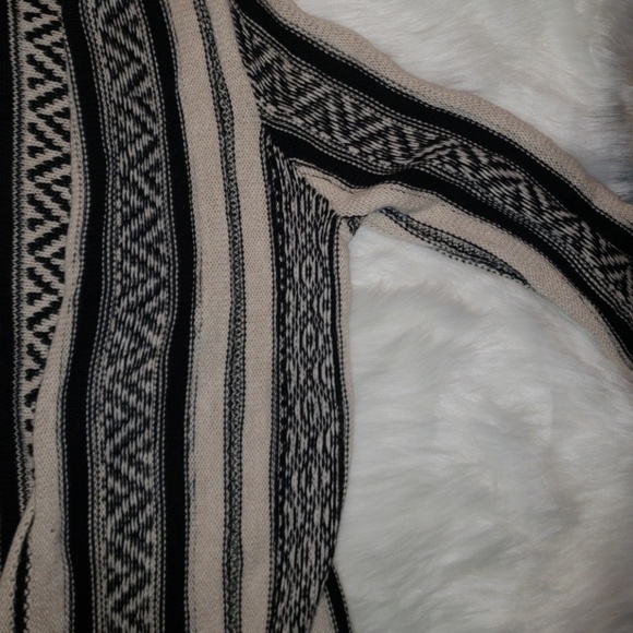 CHAPS BLACK AND WHITE KNIT CARDIGAN SIZE S - Picture 1 of 4